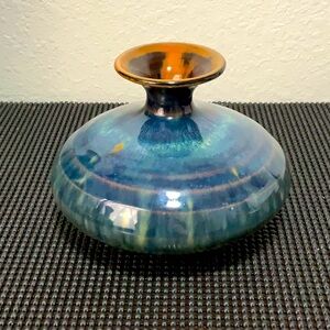 RB ceramic pottery vase